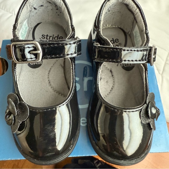Stride Rite Other - Pre-owned Stride Rite Girl's Sr Ava Black Patent Leather Shoe size 6.5W
